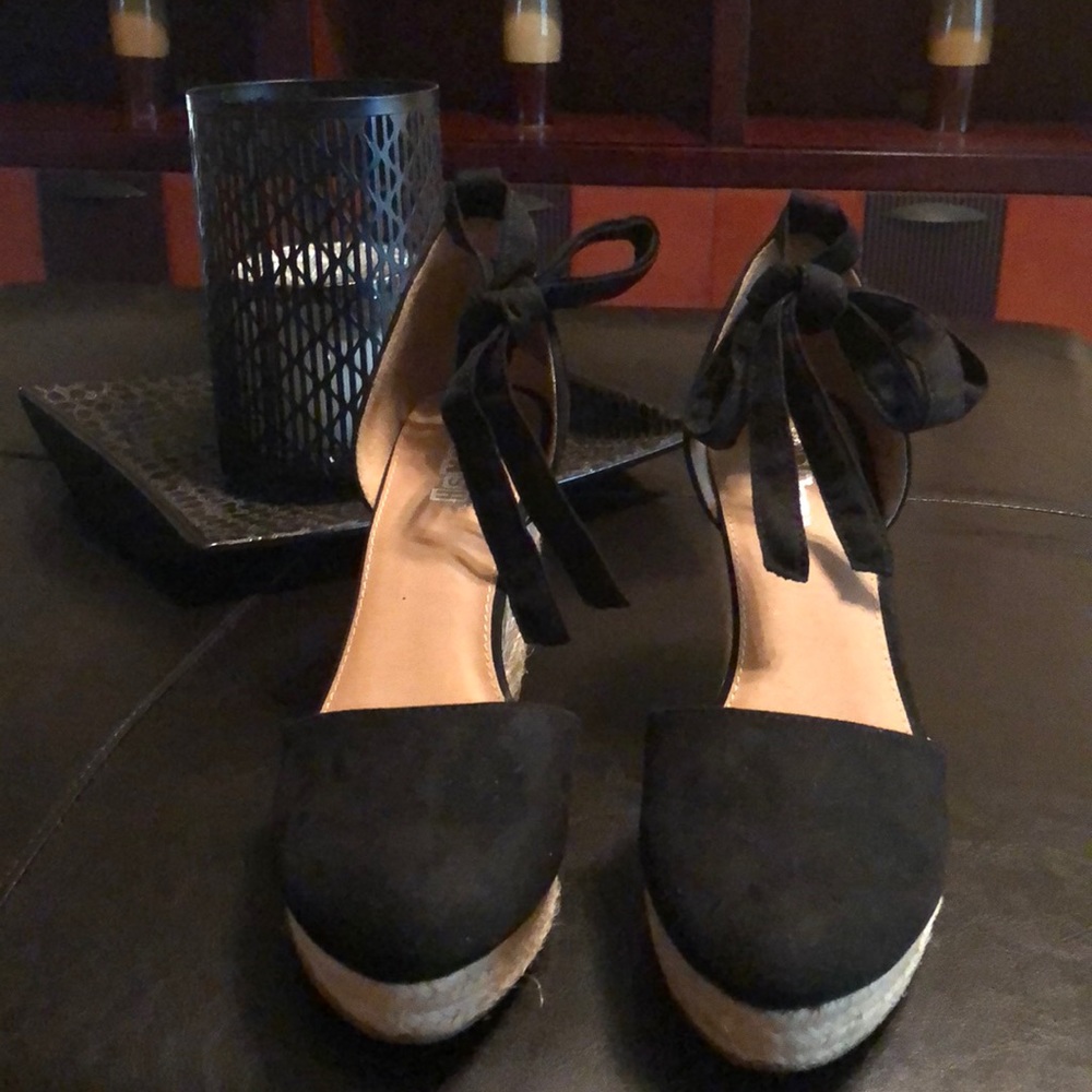 💋Haute, faux suede black espadrille wedges!💋